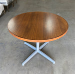 Gunlocke 36in Round Table